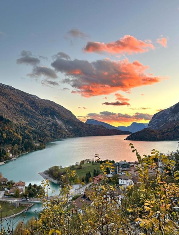 Hotel Aurora Molveno Eksteriør billede