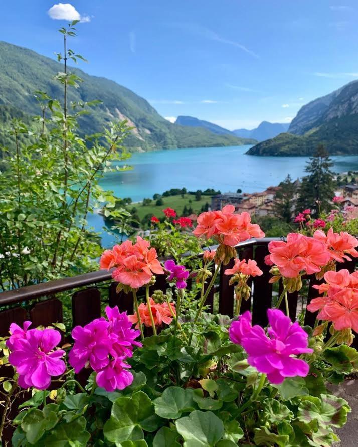 Hotel Aurora Molveno Eksteriør billede
