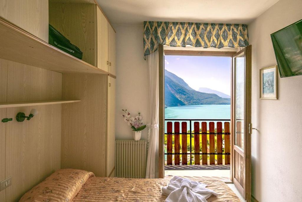 Hotel Aurora Molveno Eksteriør billede
