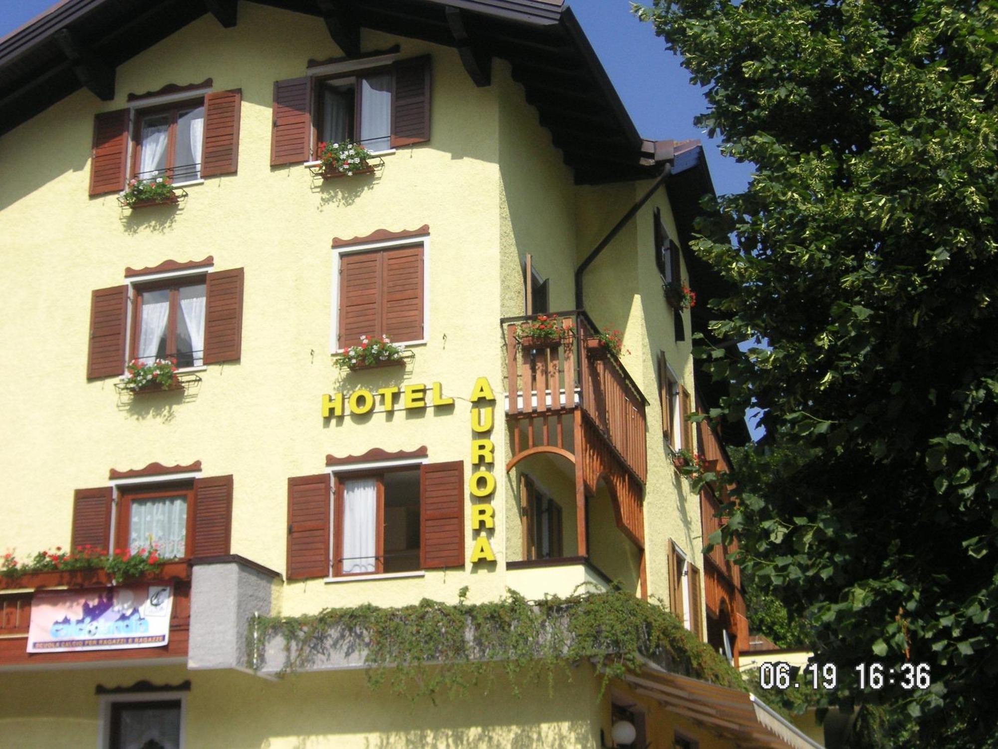 Hotel Aurora Molveno Eksteriør billede