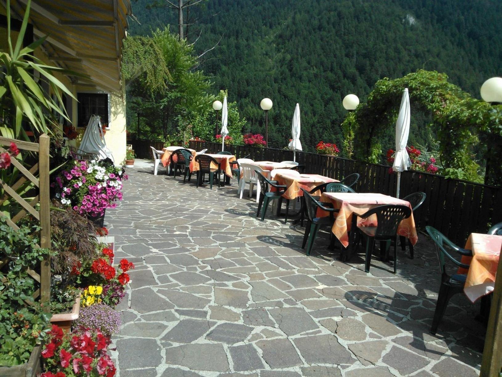 Hotel Aurora Molveno Eksteriør billede
