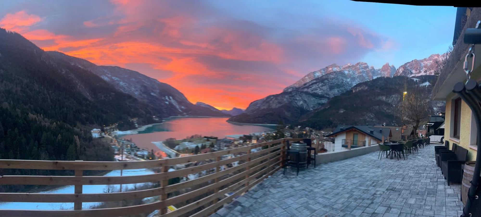 Hotel Aurora Molveno Eksteriør billede