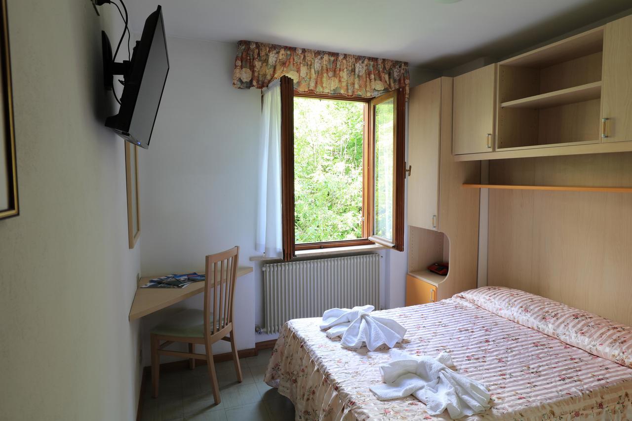 Hotel Aurora Molveno Eksteriør billede