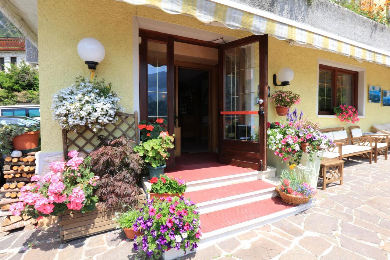Hotel Aurora Molveno Eksteriør billede