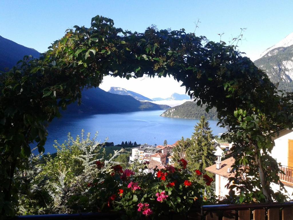 Hotel Aurora Molveno Eksteriør billede
