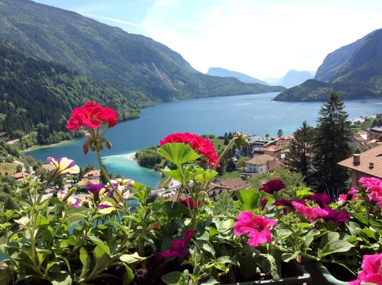 Hotel Aurora Molveno Eksteriør billede