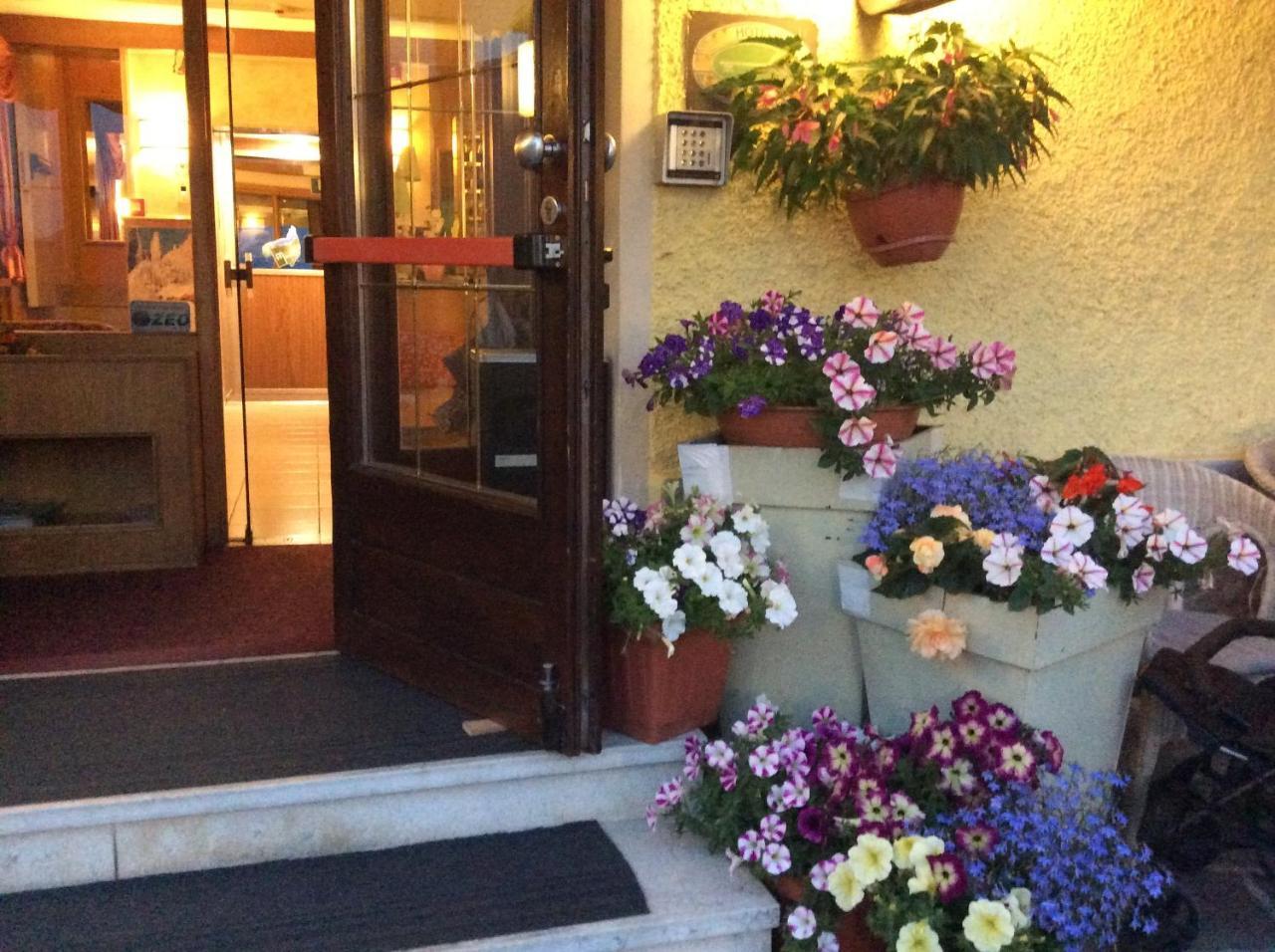 Hotel Aurora Molveno Eksteriør billede